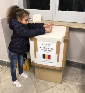 UPDATE Prezenţă masivă la vot în Diaspora | Peste 420.000 de români şi-au ales preşedintele