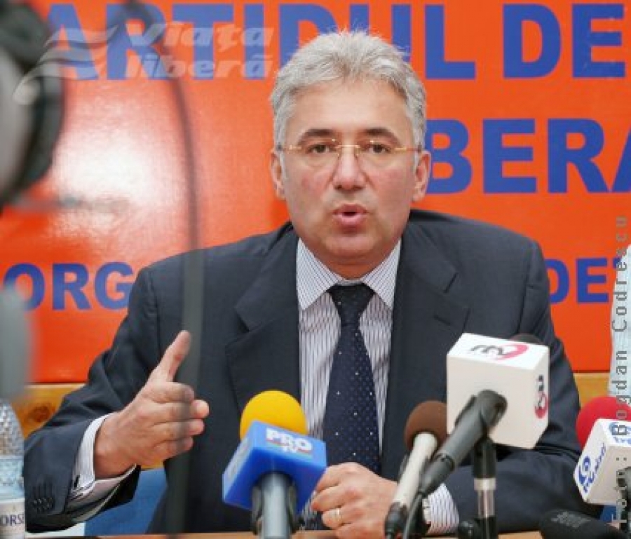 Adriean Videanu, la PD-L Galaţi: Reorganizare elegantă, dar tăioasă 