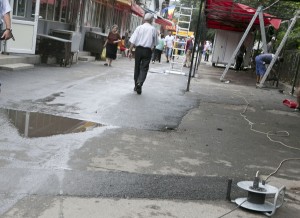 Veşti bune pentru gălăţenii din Micro 39: Aleea din faţa blocului W1 va fi reabilitată
