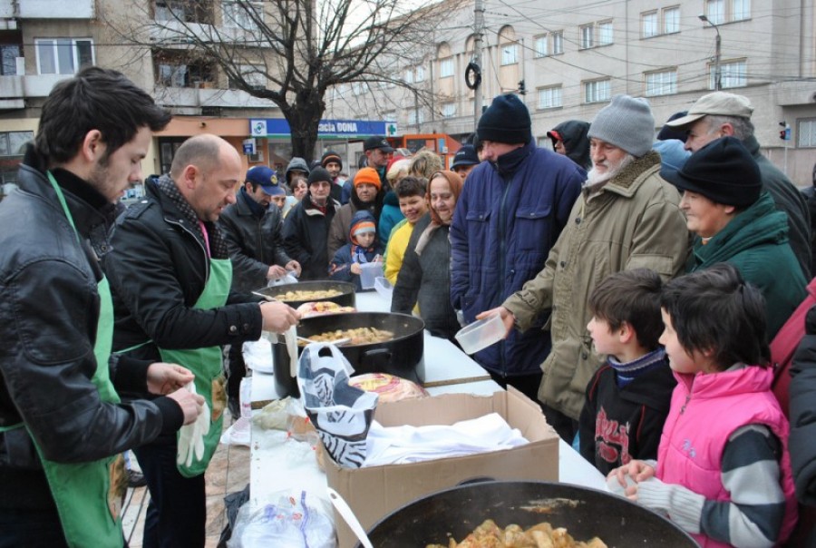 4.000 de porţii de bucate tradiţionale de "Crăciunul inimilor"