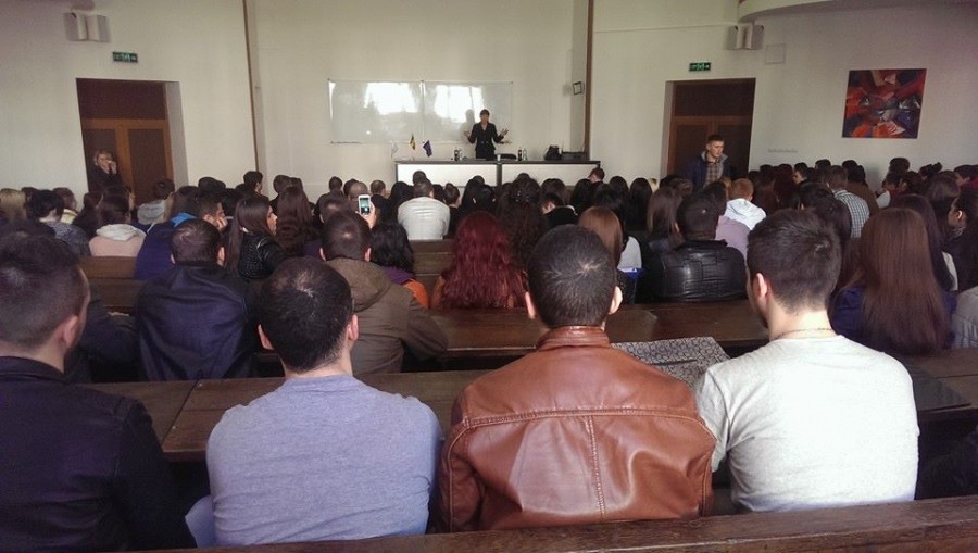 Europarlamentarul Monica Macovei, la Galaţi/ Seminar pentru studenţii din cadrul Facultăţii de Ştiinţe Juridice