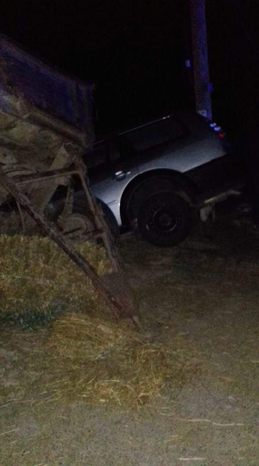 Familie rănită din cauza unui tractorist grăbit