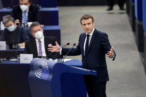 Macron propune „o nouă ordine de securitate” în faţa Rusiei