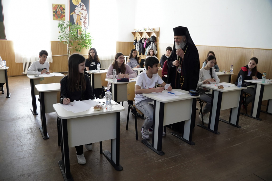 Sute de elevi din Galați, la Olimpiada Școlară de Religie