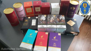 Mii de parfumuri contrafăcute, descoperite de inspectorii vamali