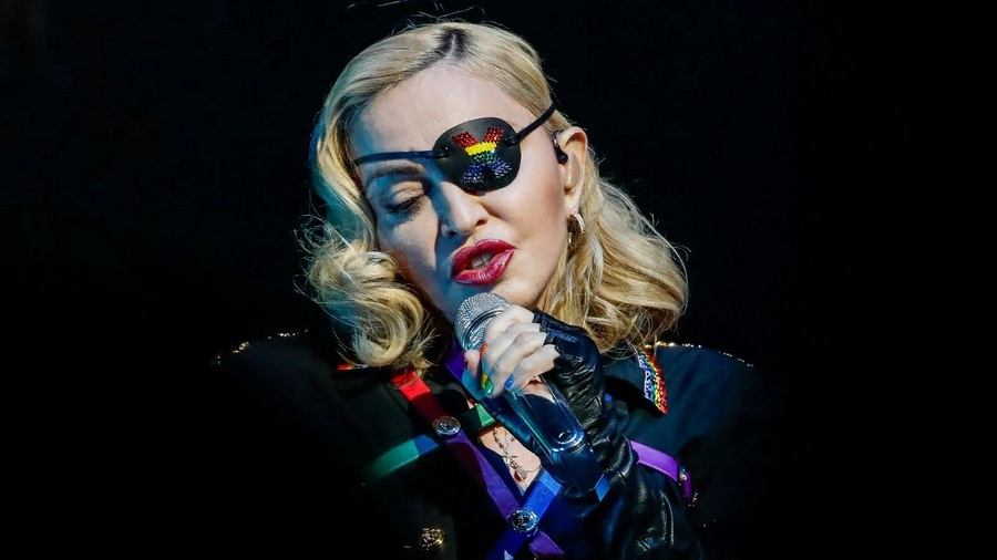 Madonna a ajuns la terapie intensivă