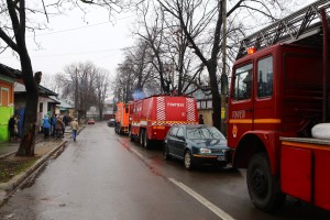 Incendiu pe strada Războieni. O gălăţeancă a fost la un pas de moarte