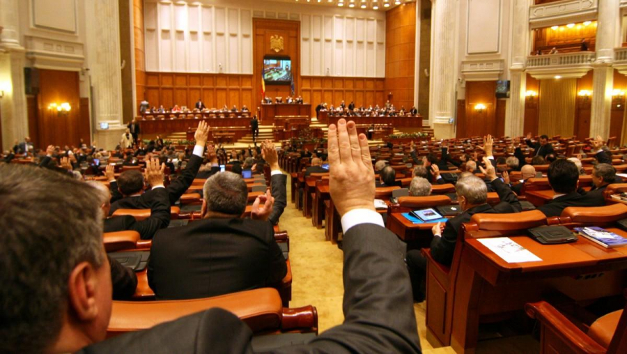 Parlamentarii revin cu PENSIILE SPECIALE pentru ALEȘII LOCALI