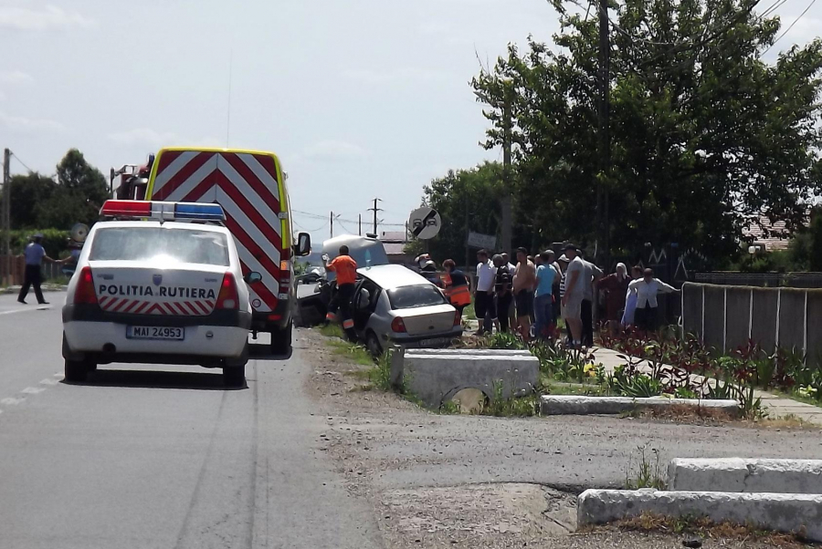 ALARMANT | Viteza, neatenţia şi alcoolul înroşesc şoselele. Nouă victime, în cinci accidente rutiere