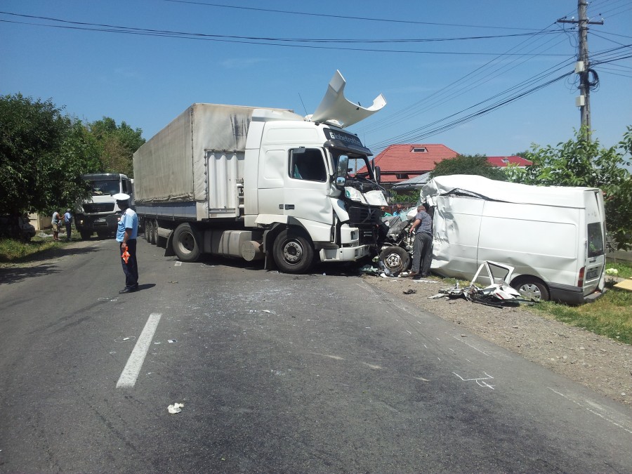 UPDATE - Grav accident de circulaţie la Drăgăneşti (VIDEO)