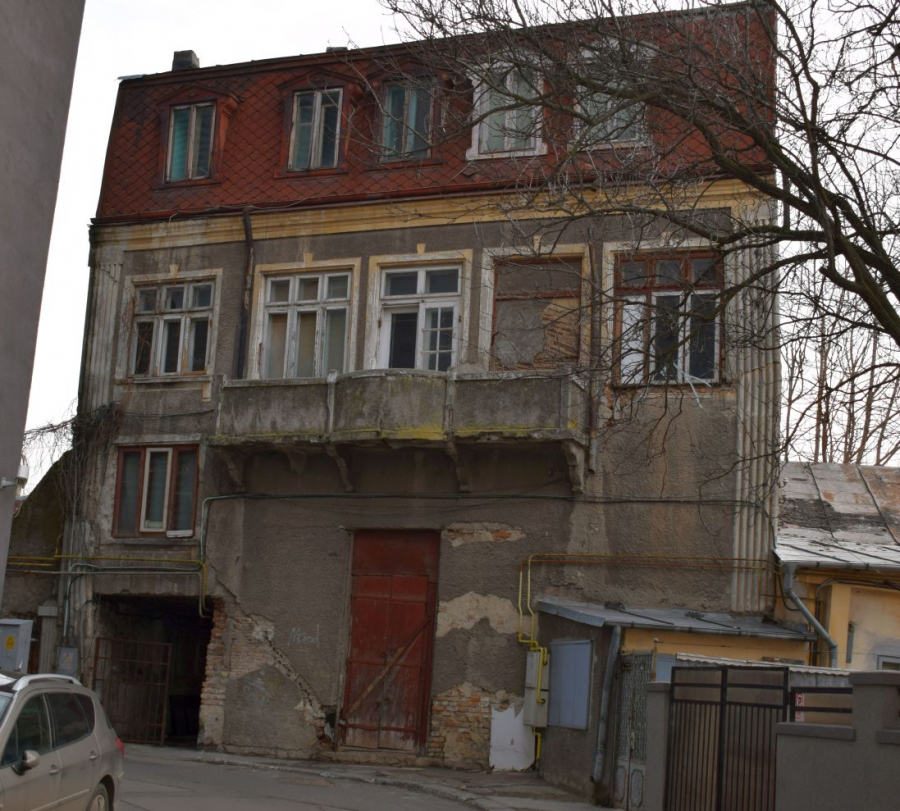 Prin ce clădiri treceţi cutremurele?