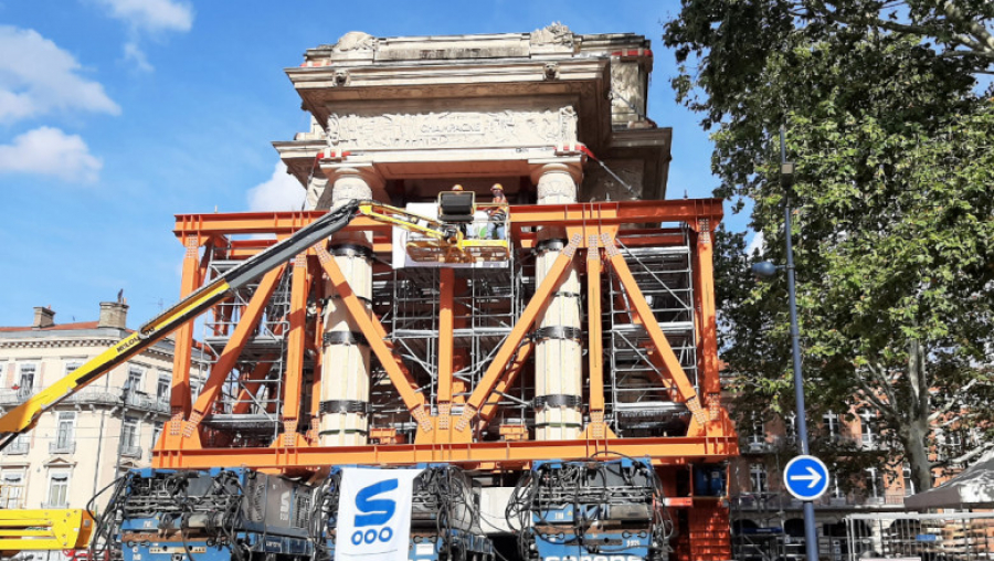 Arcul de Triumf din Toulouse, mutat cu macaralele