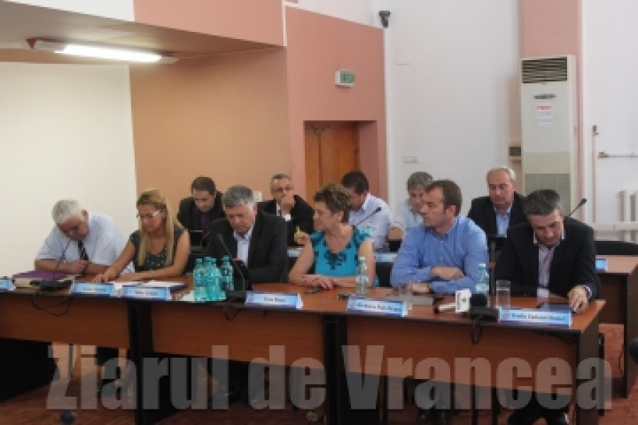 VRANCEA: Consilierii trădători, sub ameninţarea PIERDERII MANDATULUI