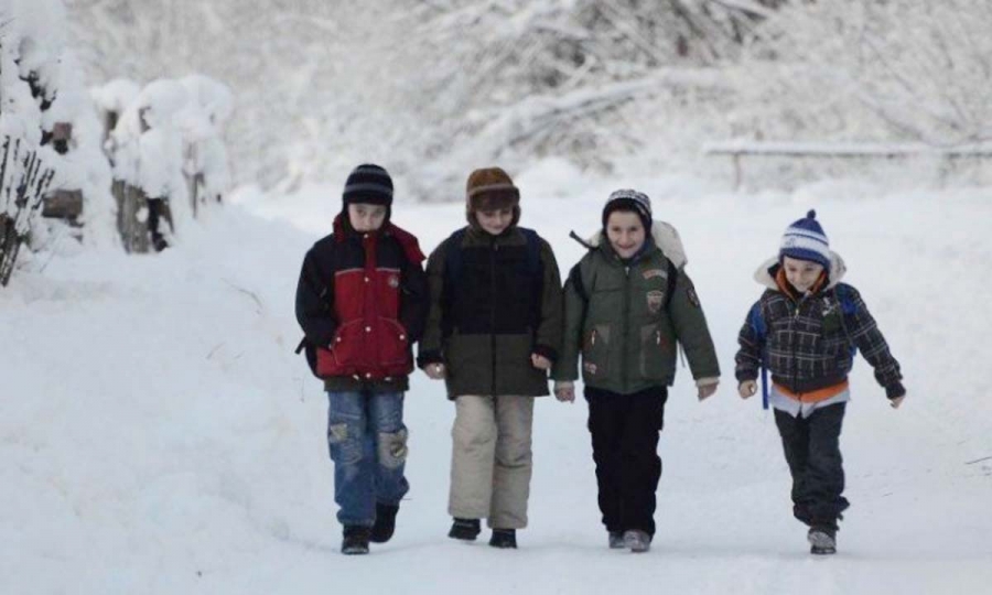 ŞCOLILE din municipiul Galaţi îşi reiau, miercuri, cursurile. În judeţ, VACANŢA continuă