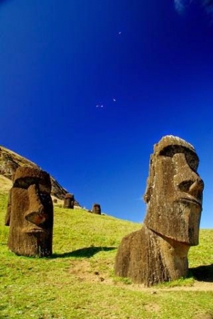 Insula Paştelui. SECRETUL giganticelor statui &quot;moai&quot;