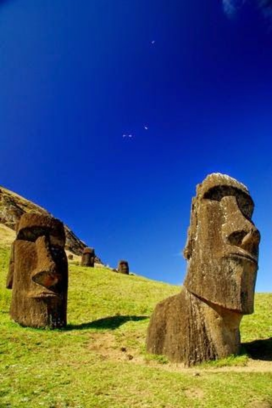 Insula Paştelui. SECRETUL giganticelor statui "moai"