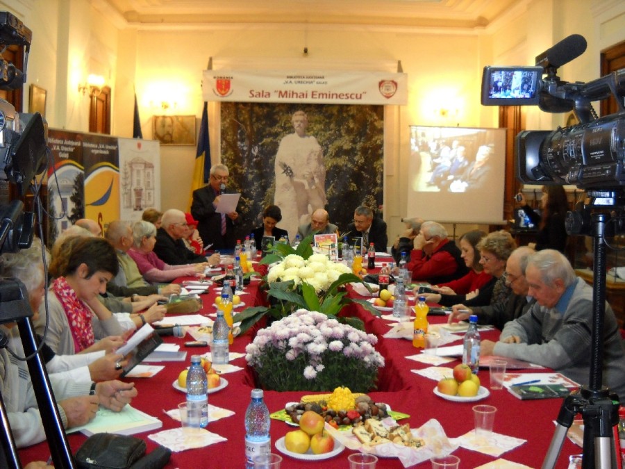 Doi poeţi la Axis Libri: Angela Ribinciuc şi Viorel Dinescu, în două cărţi noi