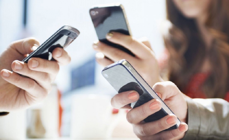 Telefonia mobilă, cel mai RECLAMAT serviciu, în 2015