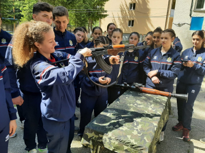 Înscrieri pentru colegiile militare din ţară
