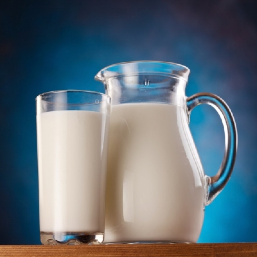 O mare parte din laptele vândut în magazine este produs din lapte praf
