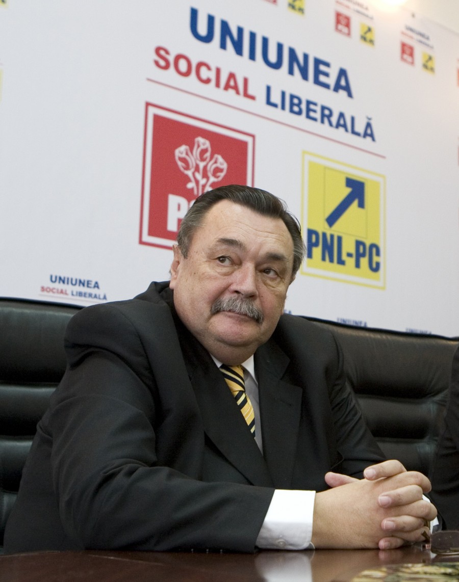 Victor Paul Dobre, deputatul plimbăreţ al PNL-ului