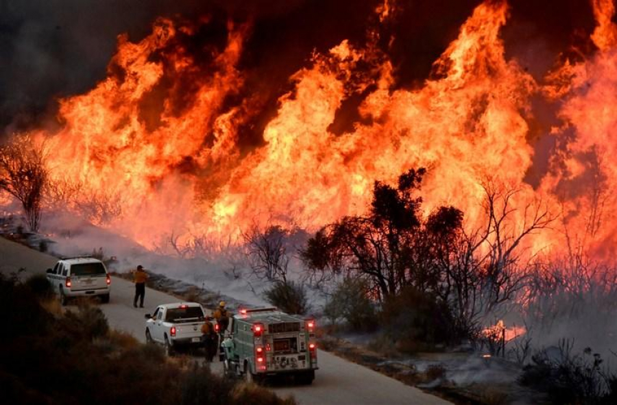 Tornadă de foc în apropiere de Los Angeles