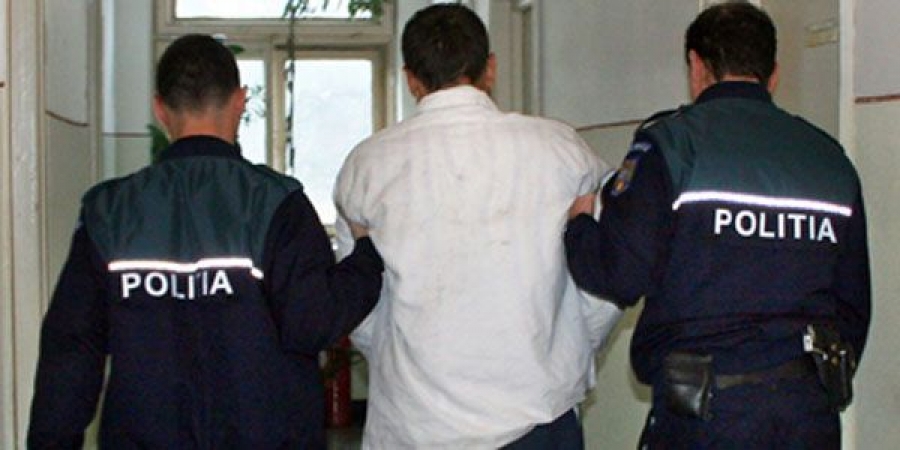 Doi gălăţeni condamnaţi pentru VIOLENȚĂ au ajuns după gratii