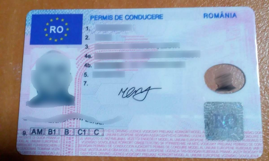 Permis de conducere fals descoperit la graniţă