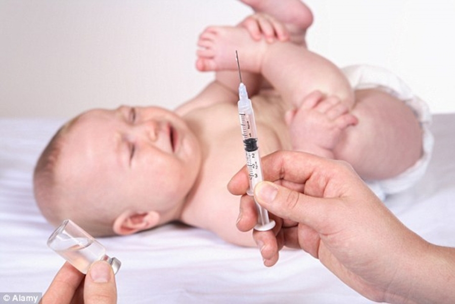 Ce RISCĂ părinţii şi medicii care se OPUN VACCINĂRII