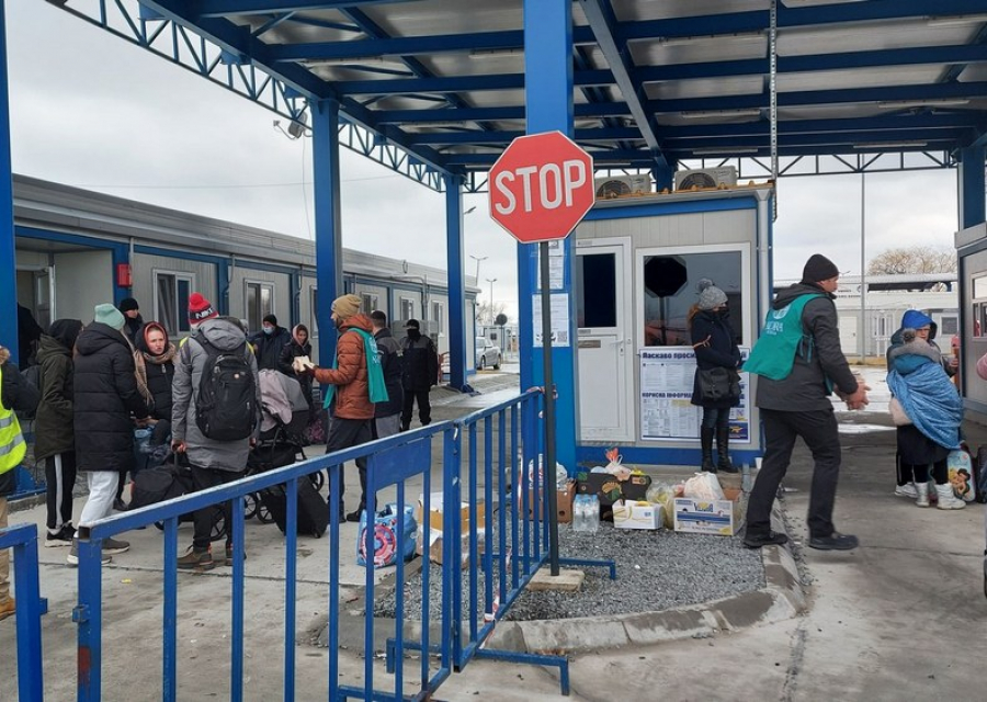 Peste 700 de refugiați au aglomerat punctele vamale