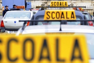 Constatări în trafic/ Cursuri cu probleme, la şcolile de şoferi
