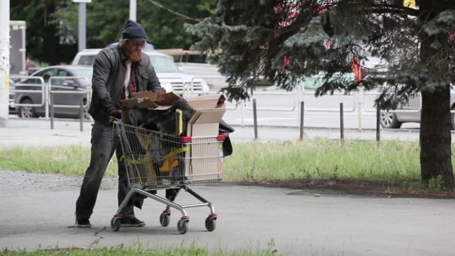 Un sărman a parcurs 70 de km pentru a se întoarce la familia sa