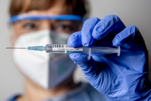 Pfizer analizează administrarea unei a treia doze de vaccin, împotriva variantelor mai agresive de Covid