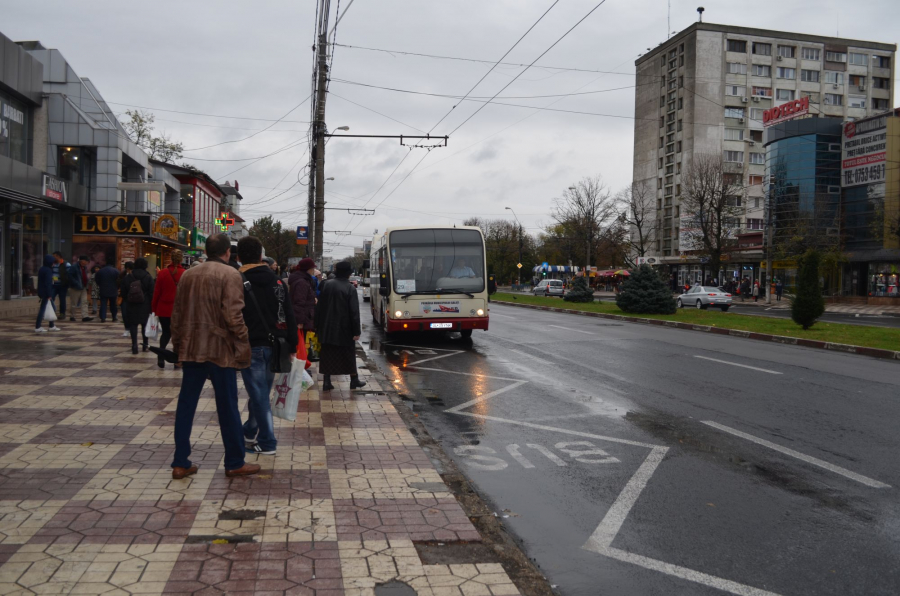 Tot sub cerul liber şi iarna asta. Licitaţia pentru adăposturi în STAȚIILE de transport, anulată