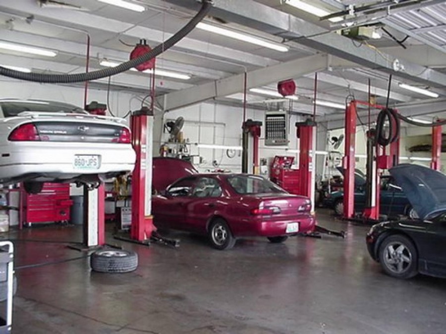 Atelierele auto ar putea creşte preţurile în urma deciziei RAR de a majora taxele pentru service-uri