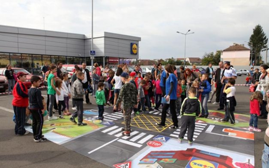 CAMPANIE DE EDUCAŢIE RUTIERĂ/ Învaţă să fii PIETON EXEMPLAR!