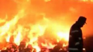 Unul dintre piromanii care au incendiat furajele primarului din Frumuşiţa a fost prins