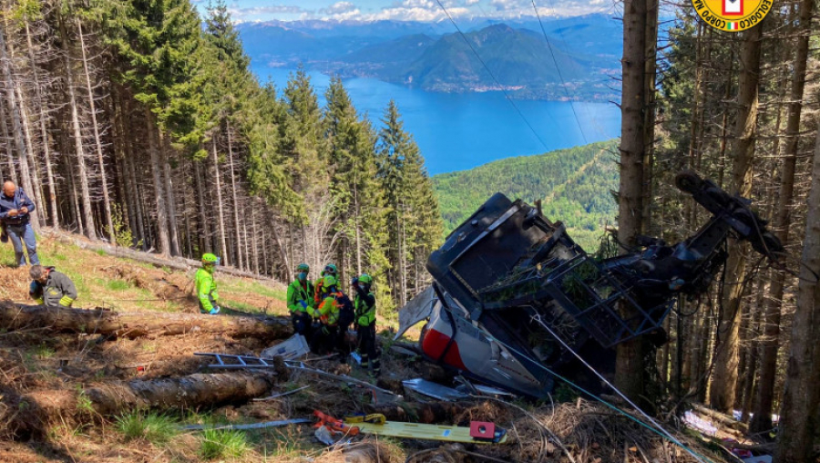 UPDATE Un copil de 5 ani, singurul supraviețuitor al accidentului de teleferic din Italia