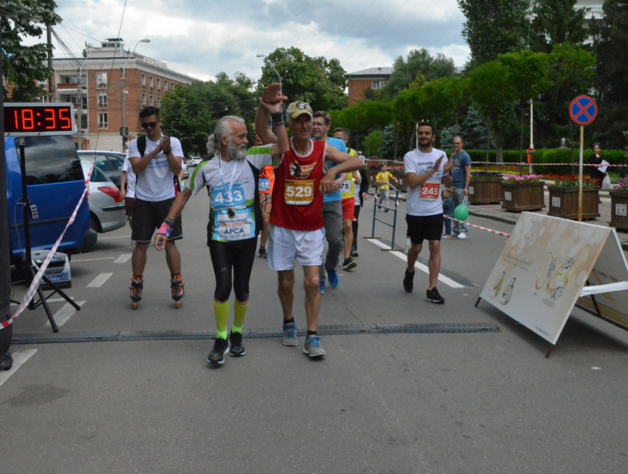 Solidaritate până la ultimul concurent la Semimaraton Galaţi 2017 | FOTO