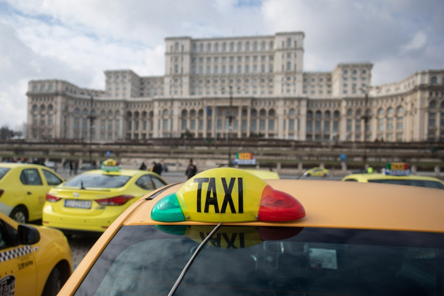 4.000 de taxiuri vor "încurca" Piața Constituției