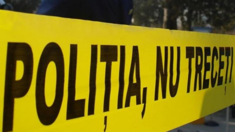 Bărbat găsit mort pe marginea drumului, într-o comună gălăţeană