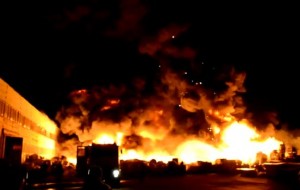 VIDEO -  Incendiu violent la un service de la Vânători! Pagubele se apropie de patru milioane de euro