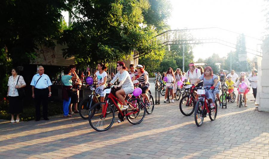 Parada biciclistelor. Distracţie în aer liber