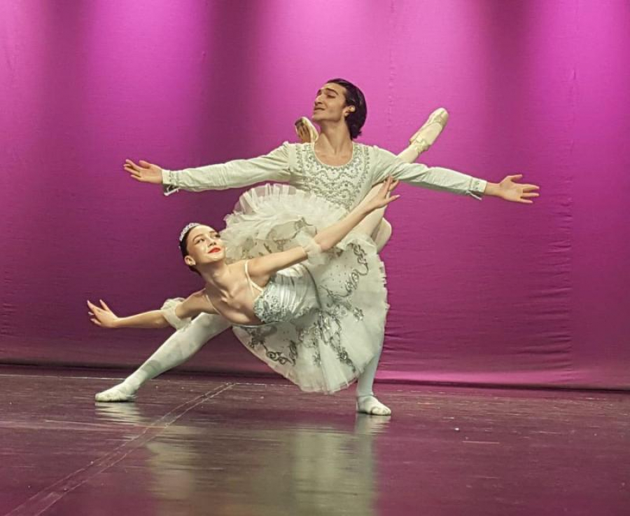 Gălăţeanul Horia Bucur, cel mai bun elev la liceul de balet din Bucureşti (VIDEO)
