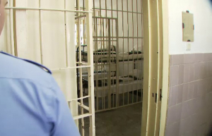 Suspectul de crimă presupus psihopat, lăsat nesupravegheat în celulă. Dosar penal și șefi schimbați