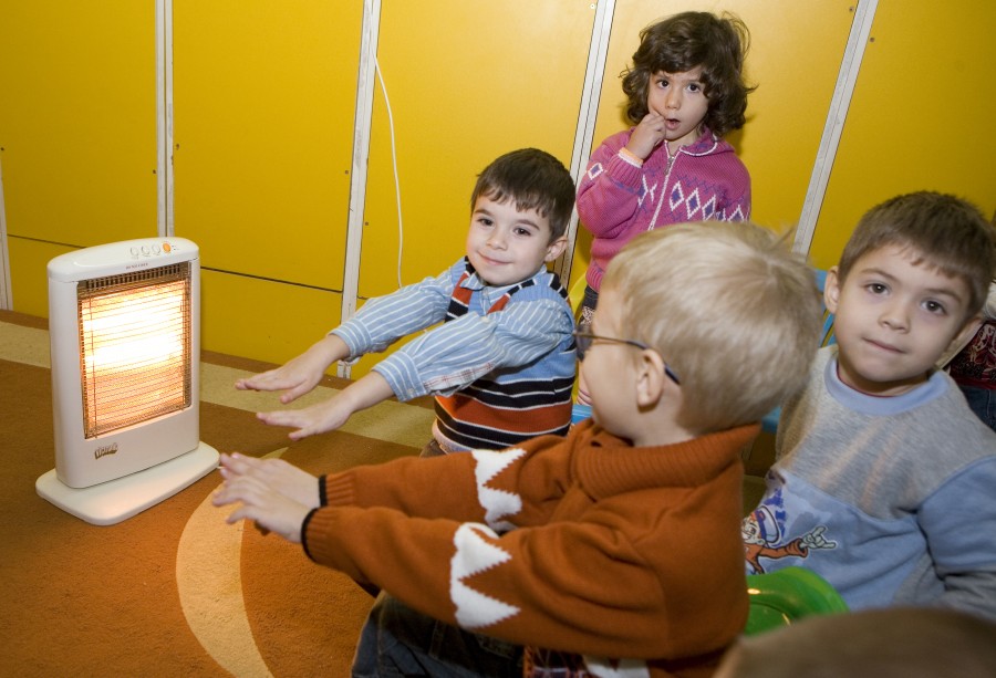 CHIN pentru sute de elevi din Galaţi: FRIG AFARĂ, FRIG ŞI ÎN CLASE