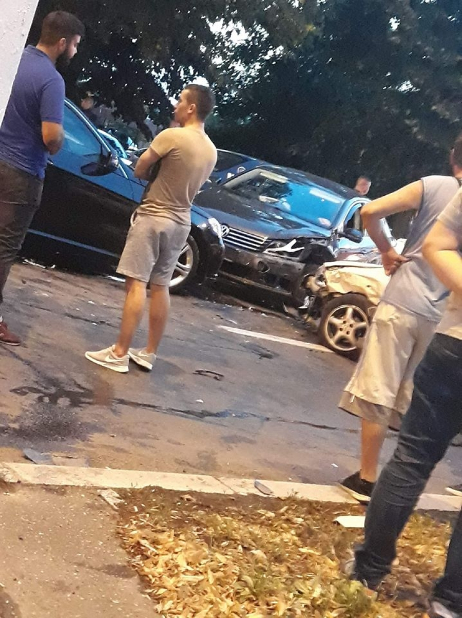 Maşina unui poliţist, implicată într-un accident rutier