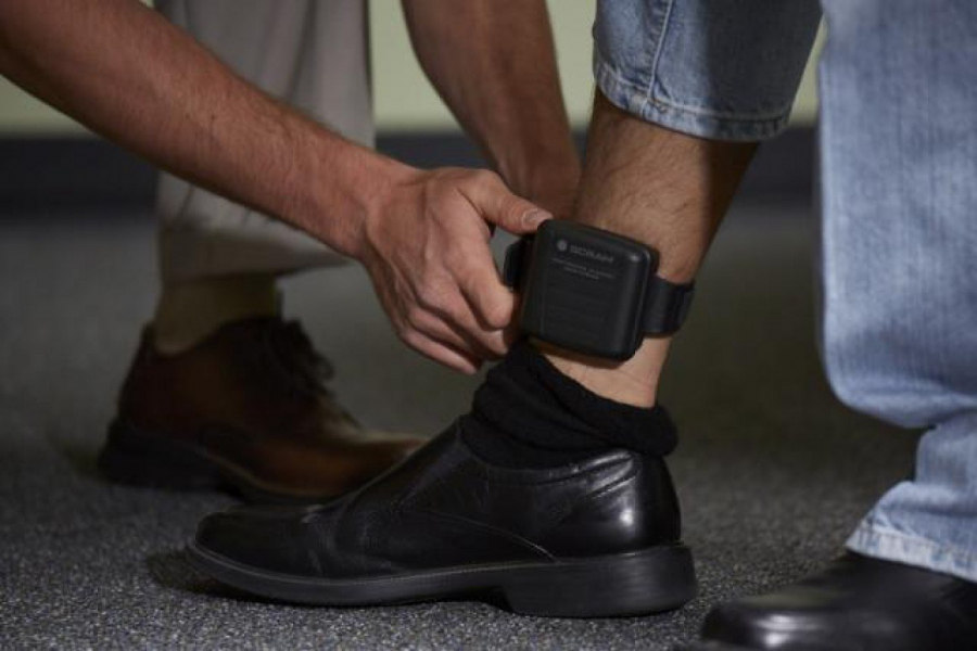 Doar un agresor domestic din 17 se află sub monitorizare electronică la Galaţi