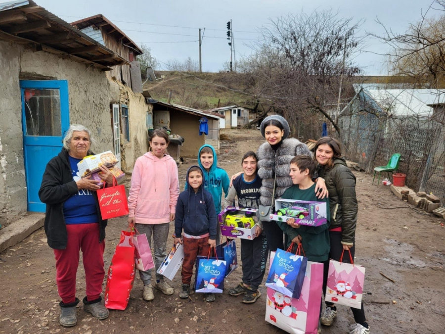 11 suflete trăiesc în sărăcie lucie la marginea Galațiului. Ajutoare de la un om cu suflet mare și prietenii săi