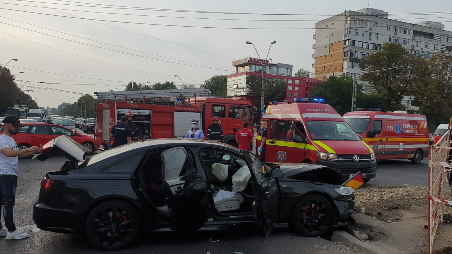 Accident teribil la Palatul de Justiție. Intersecția, blocată în urma unei coliziuni între două mașini. FOTO și VIDEO